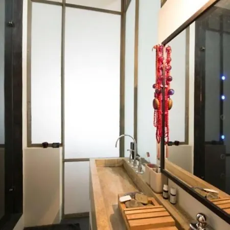 Two Bd Modern Loft Near Montmartre! *