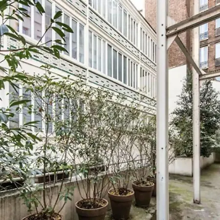 Two Bd Modern Loft Near Montmartre!